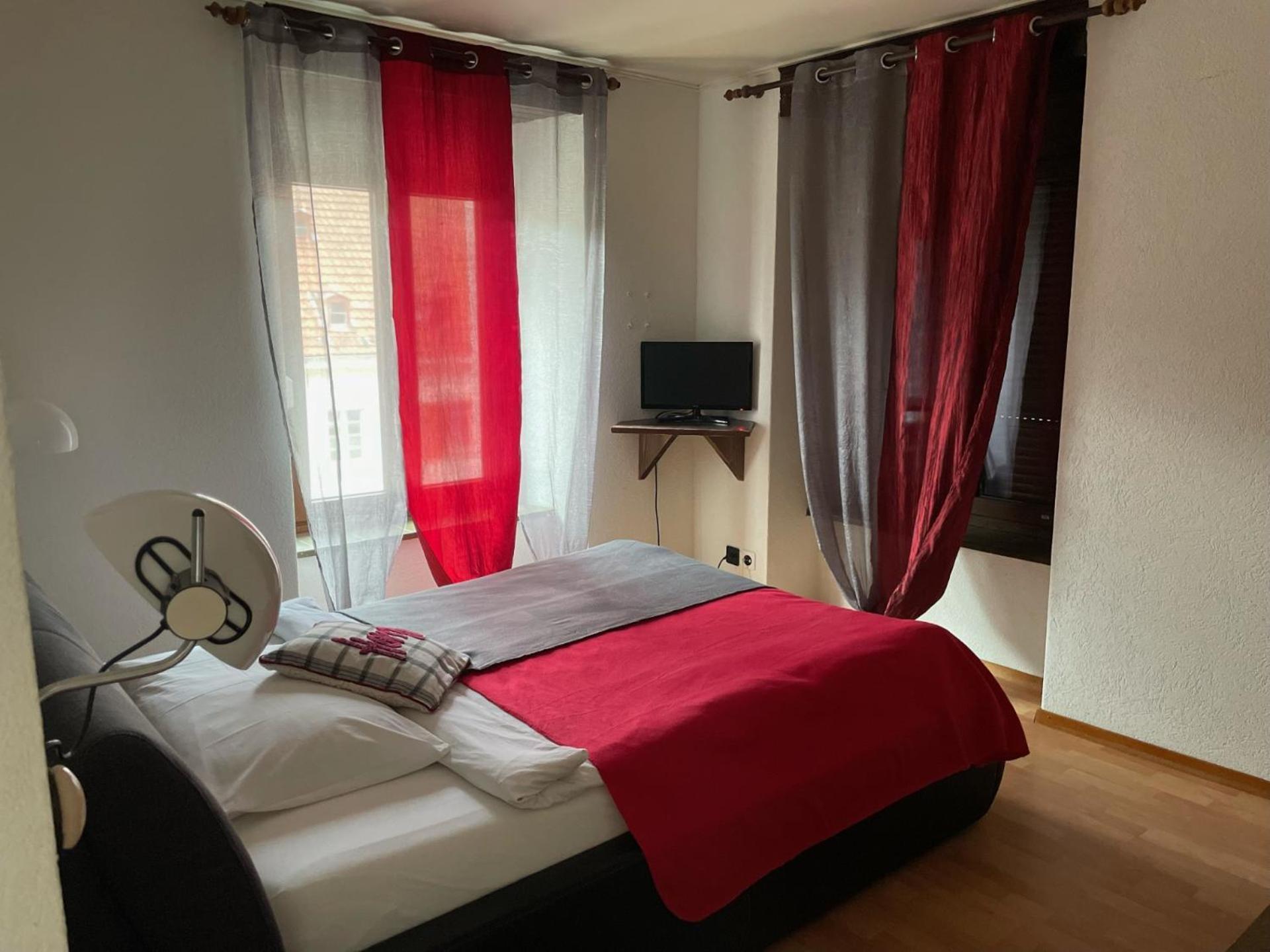 Hotel La Fontaine Saint-Imier ภายนอก รูปภาพ